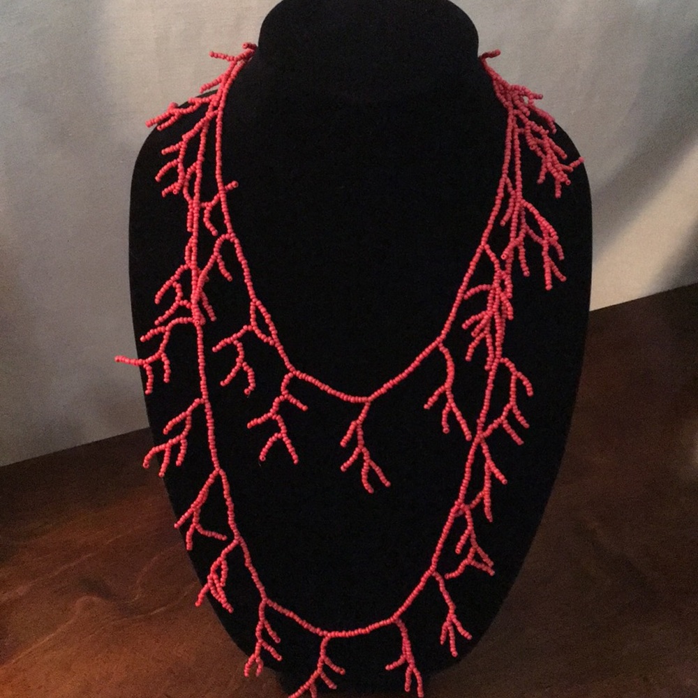 Coral beaded loop necklace - Picture 4 of 8